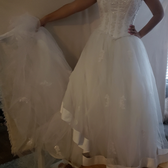 Wedding Dress - Picture 2 of 7